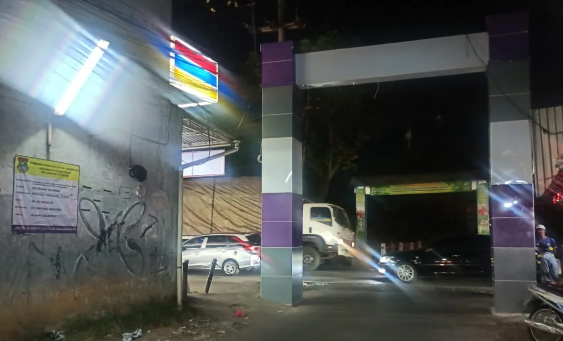 Warga RT 02 Kelurahan Kutabumi, Sambut Perbaikan Gapura
