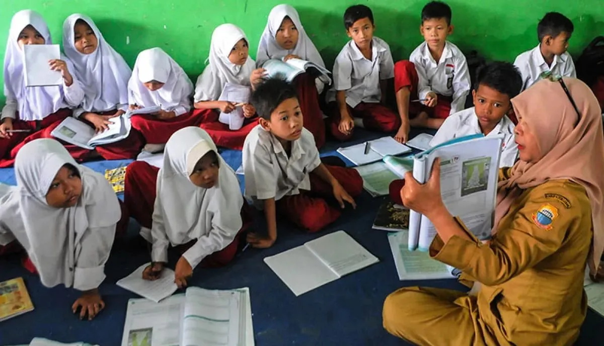Mulai 2027 Bahasa Inggris Jadi Mapel Wajib di SD