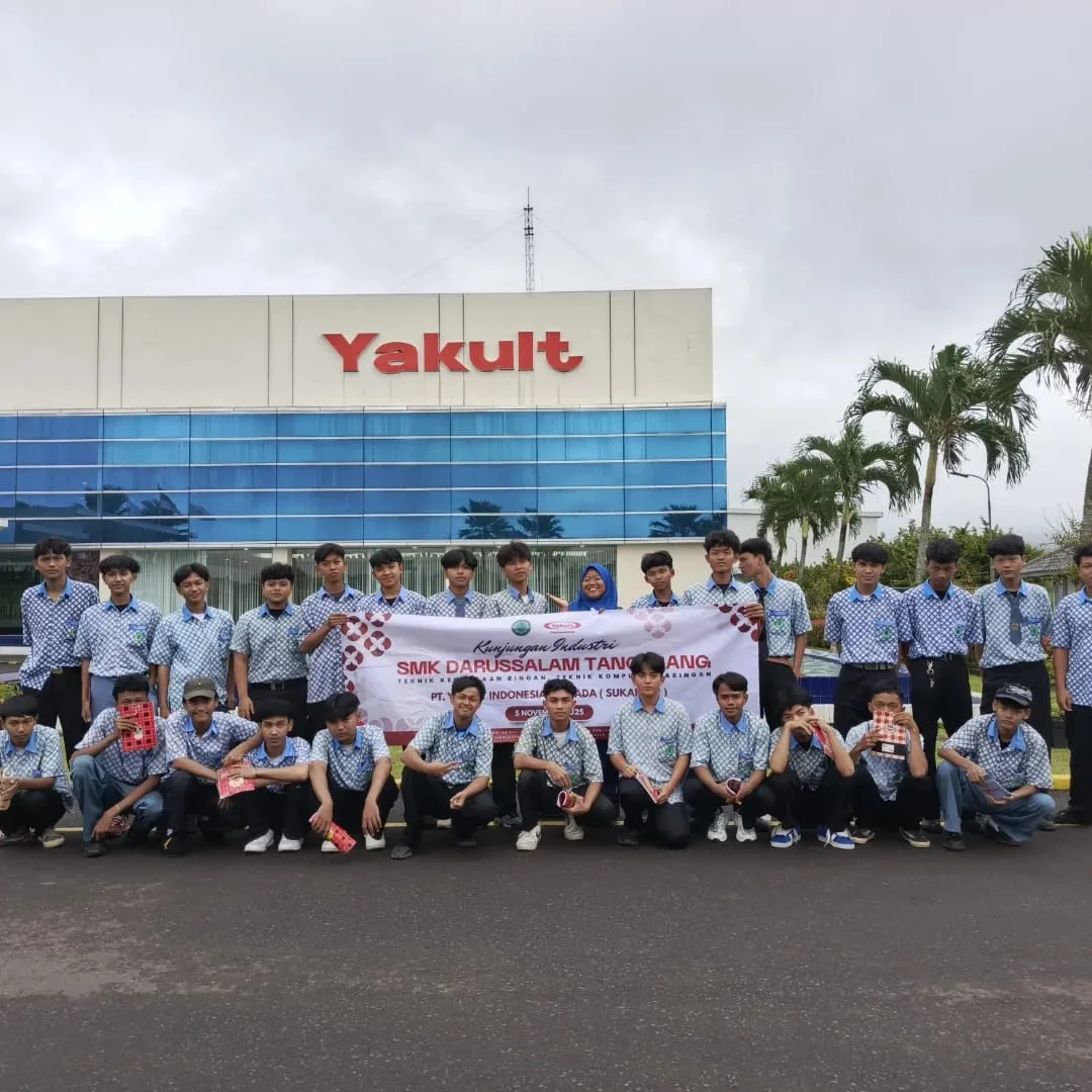 Kenalkan Dunia Industri, Siswa SMK Darussalam Panongan Sambangi PT Yakult