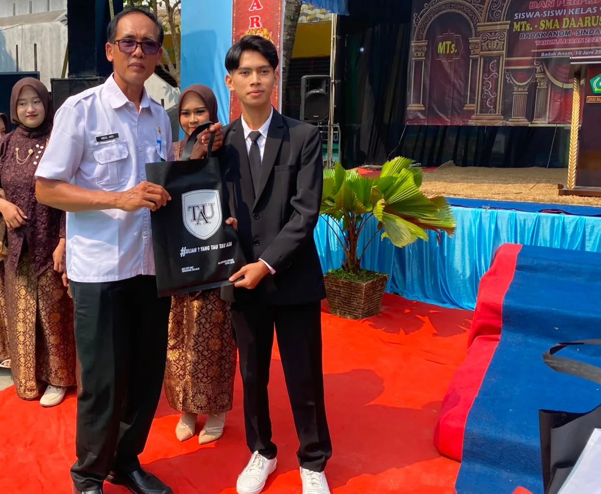 Pelepasan Siswa Sekolah Daarussalam Badak Anom, Siswa Berprestasi Diganjar Beasiswa