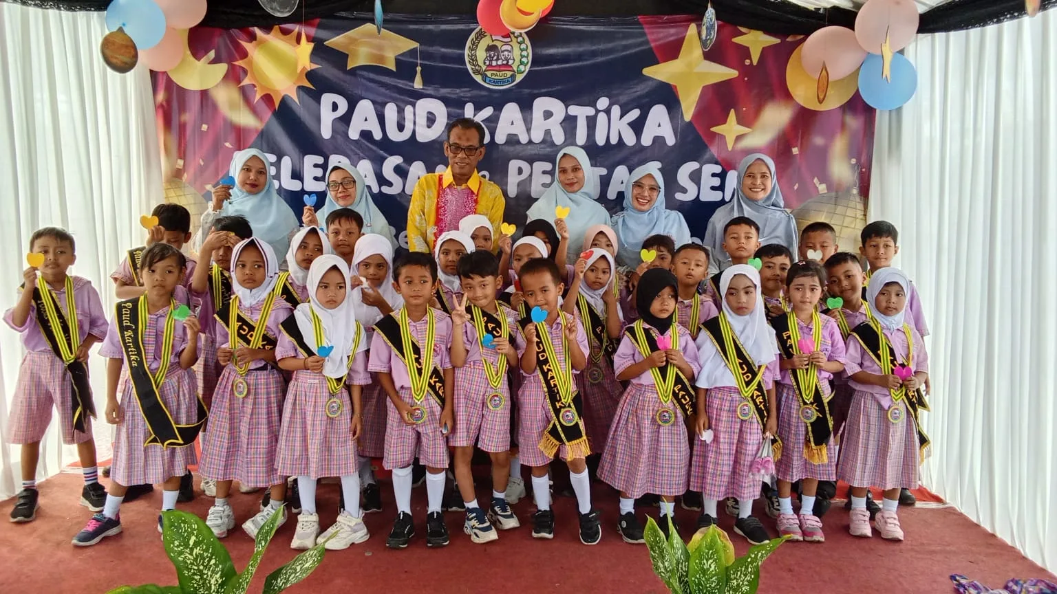 Pelepasan Siswa PAUD Kartika Dimeriahkan Pentas Seni