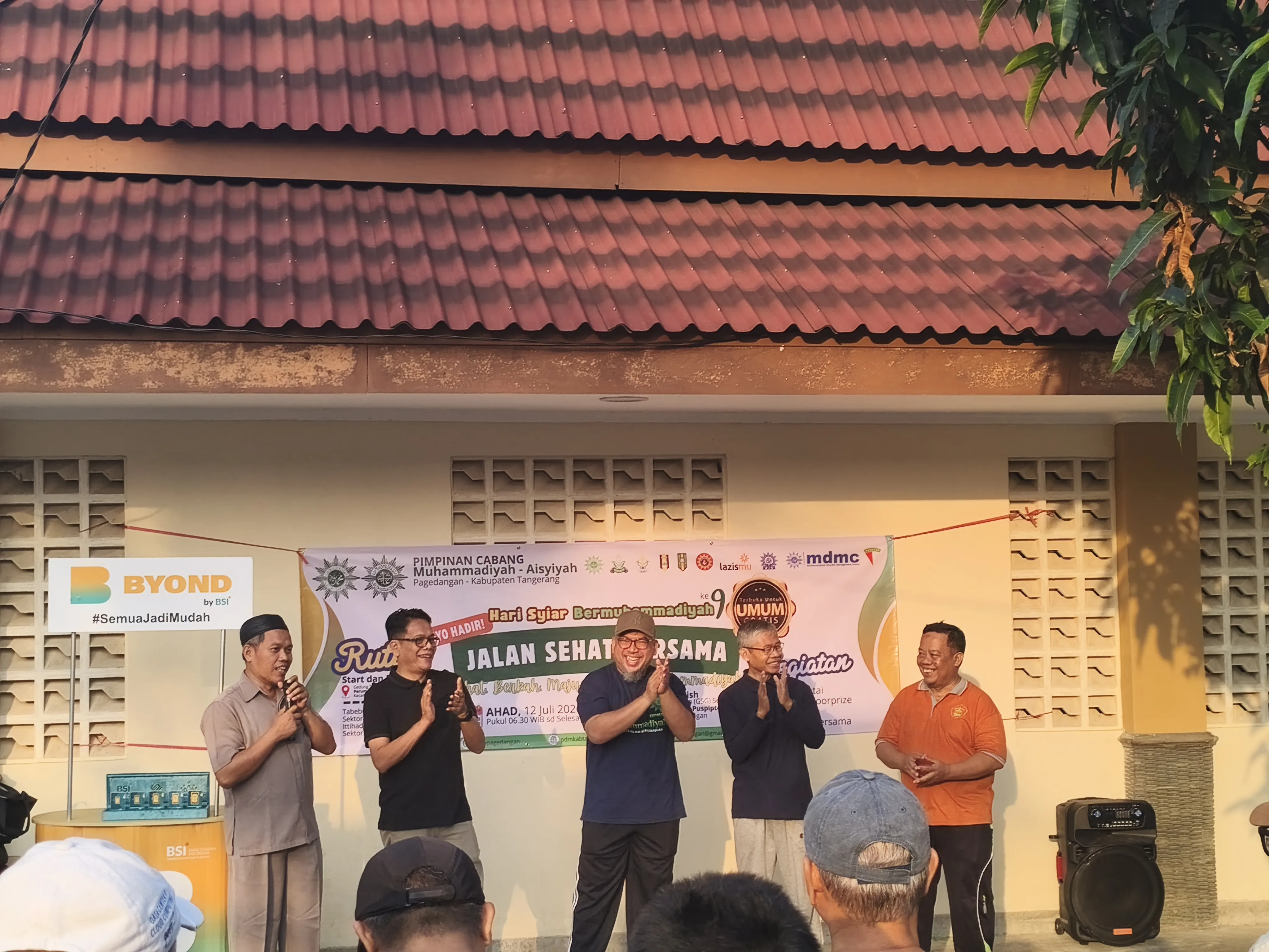 Warga Muhammadiyah Pagedangan Gelar Jalan-jalan Sehat di Perumahan Bumi Puspiptek Asri