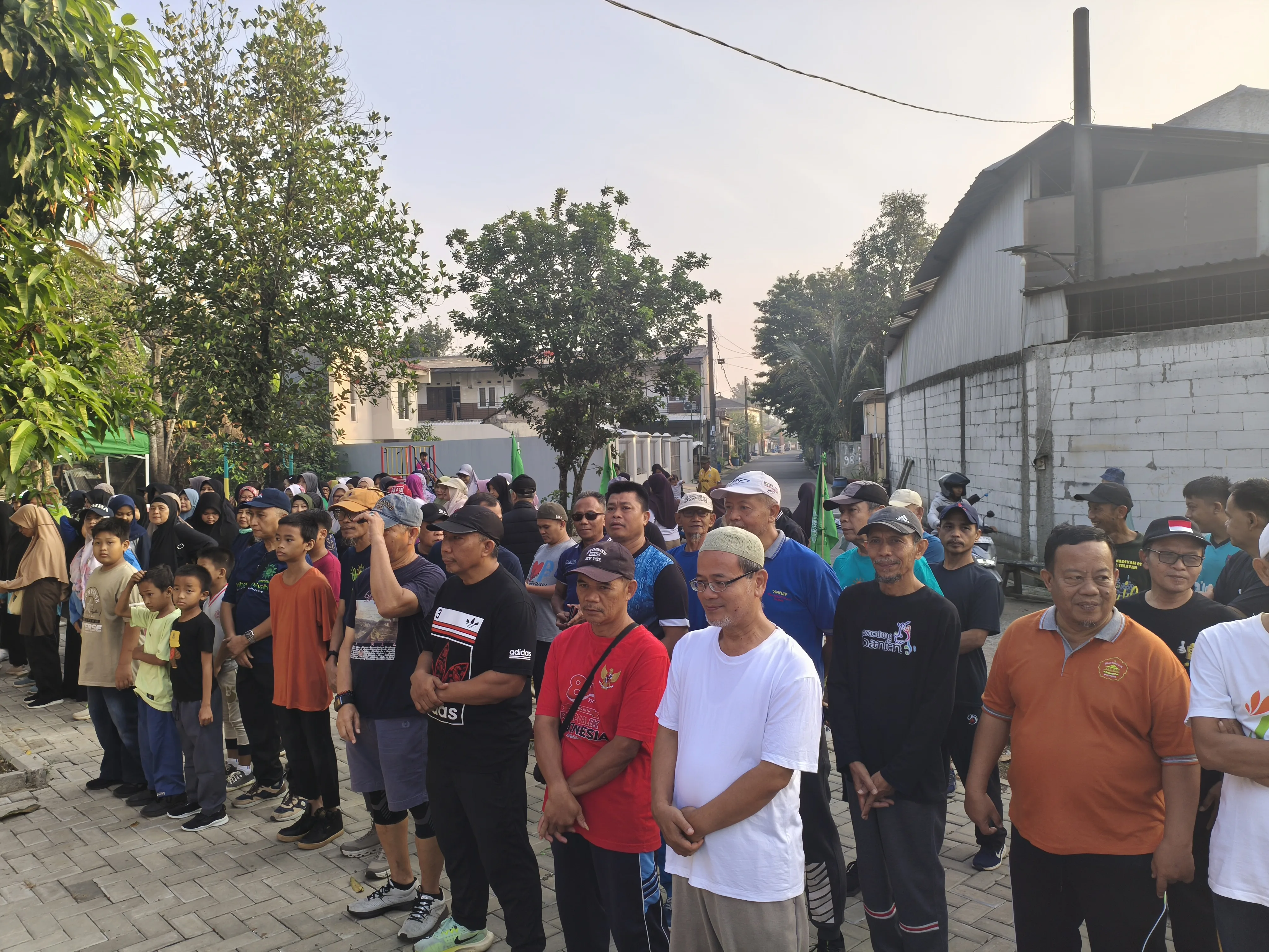 Warga Muhammadiyah Pagedangan Gelar Jalan-jalan Sehat di Perumahan Bumi Puspiptek Asri