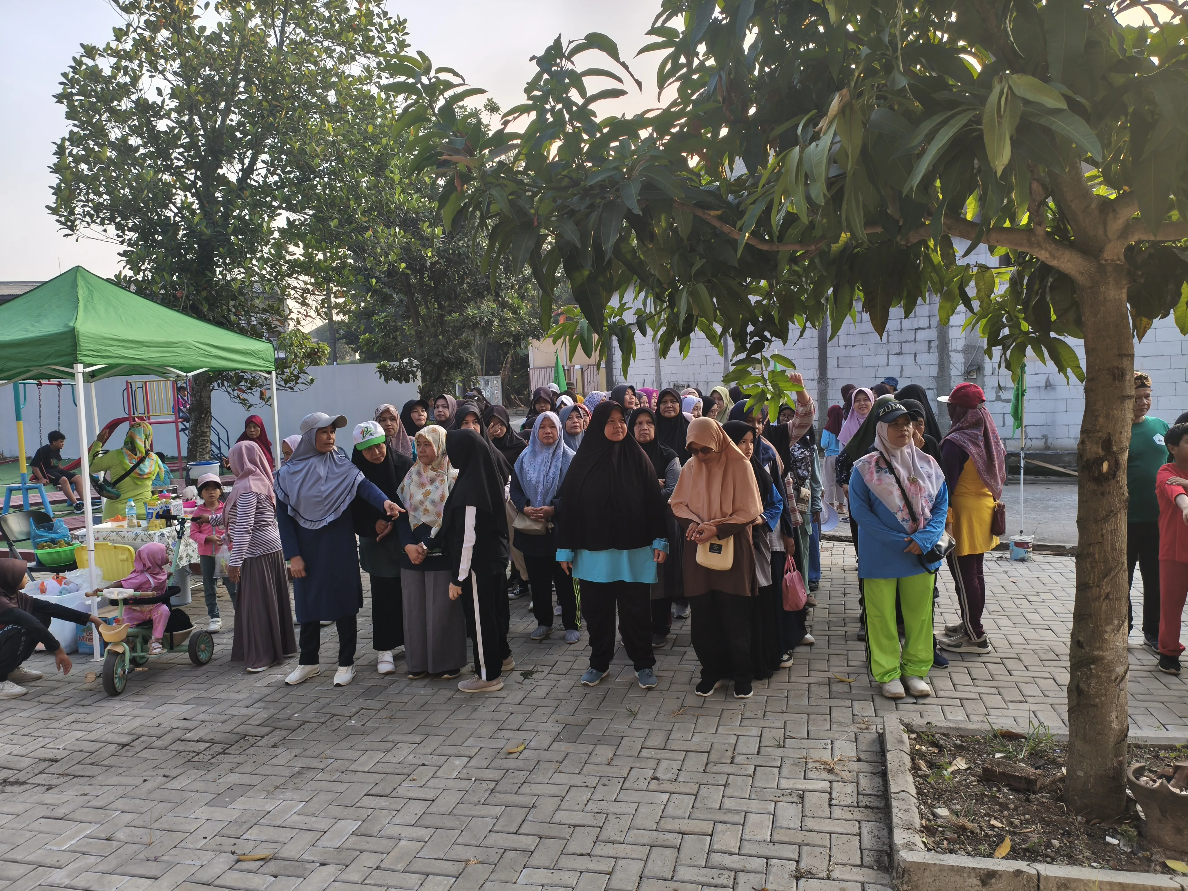 Warga Muhammadiyah Pagedangan Gelar Jalan-jalan Sehat di Perumahan Bumi Puspiptek Asri