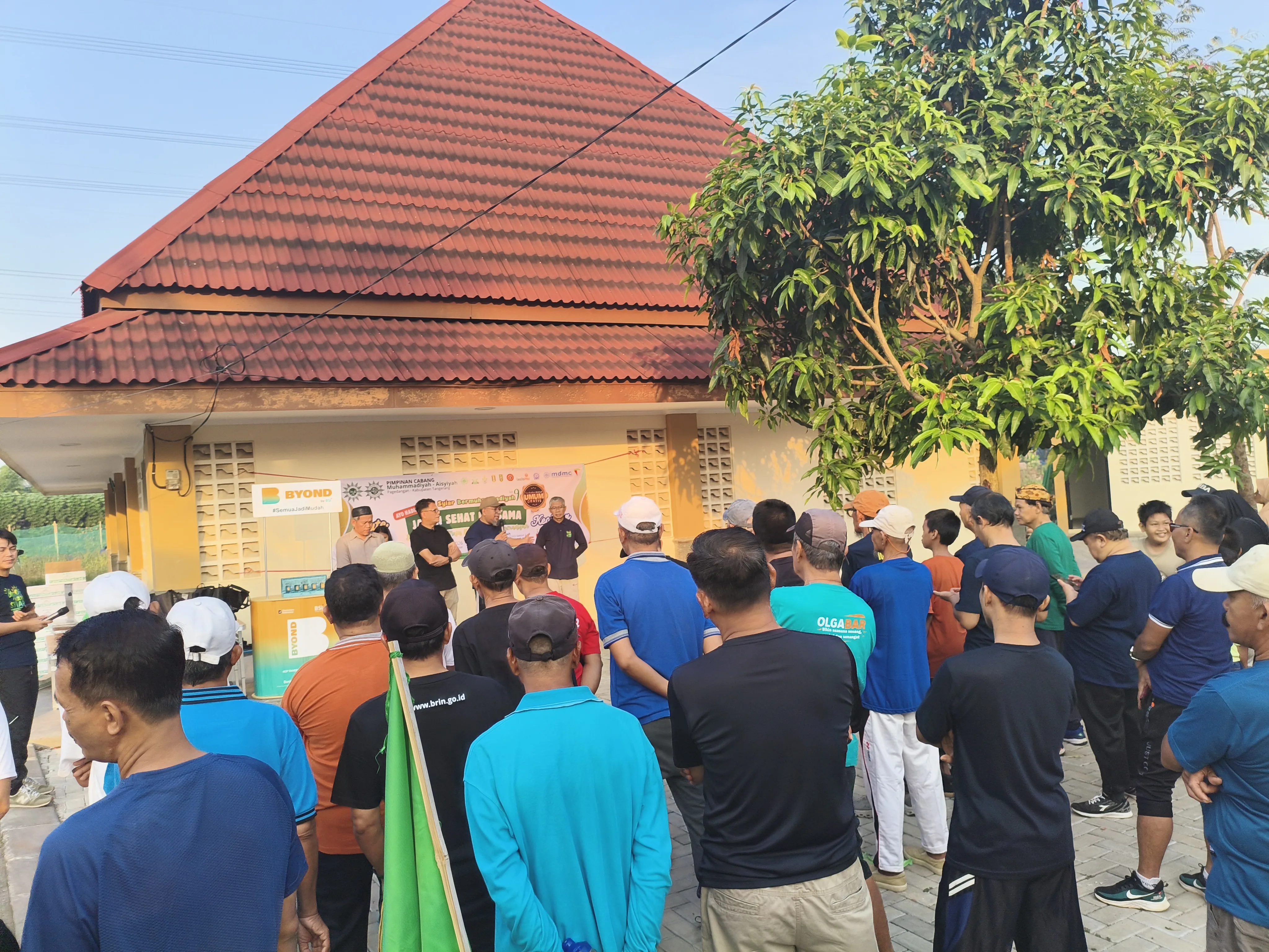 Warga Muhammadiyah Pagedangan Gelar Jalan-jalan Sehat di Perumahan Bumi Puspiptek Asri