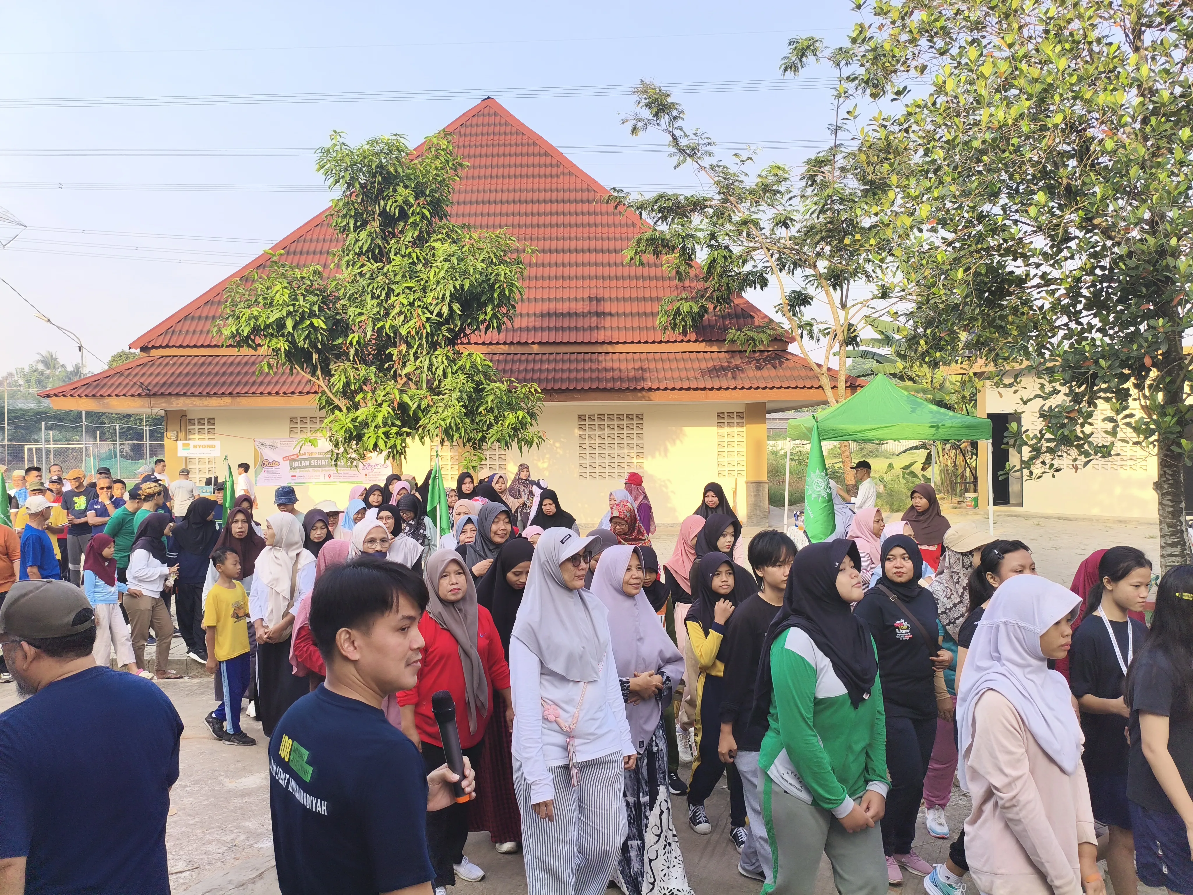 Warga Muhammadiyah Pagedangan Gelar Jalan-jalan Sehat di Perumahan Bumi Puspiptek Asri