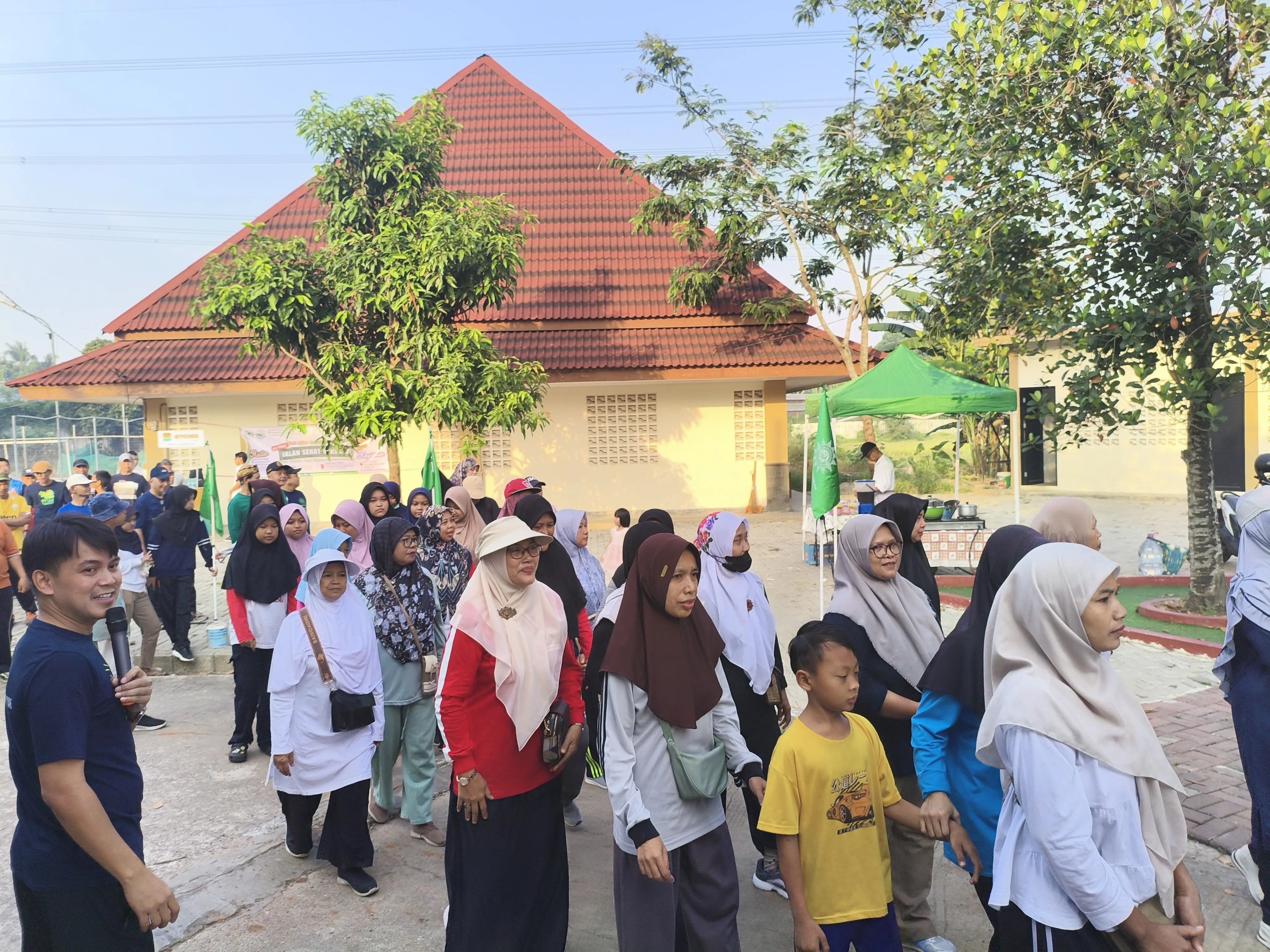 Warga Muhammadiyah Pagedangan Gelar Jalan-jalan Sehat di Perumahan Bumi Puspiptek Asri