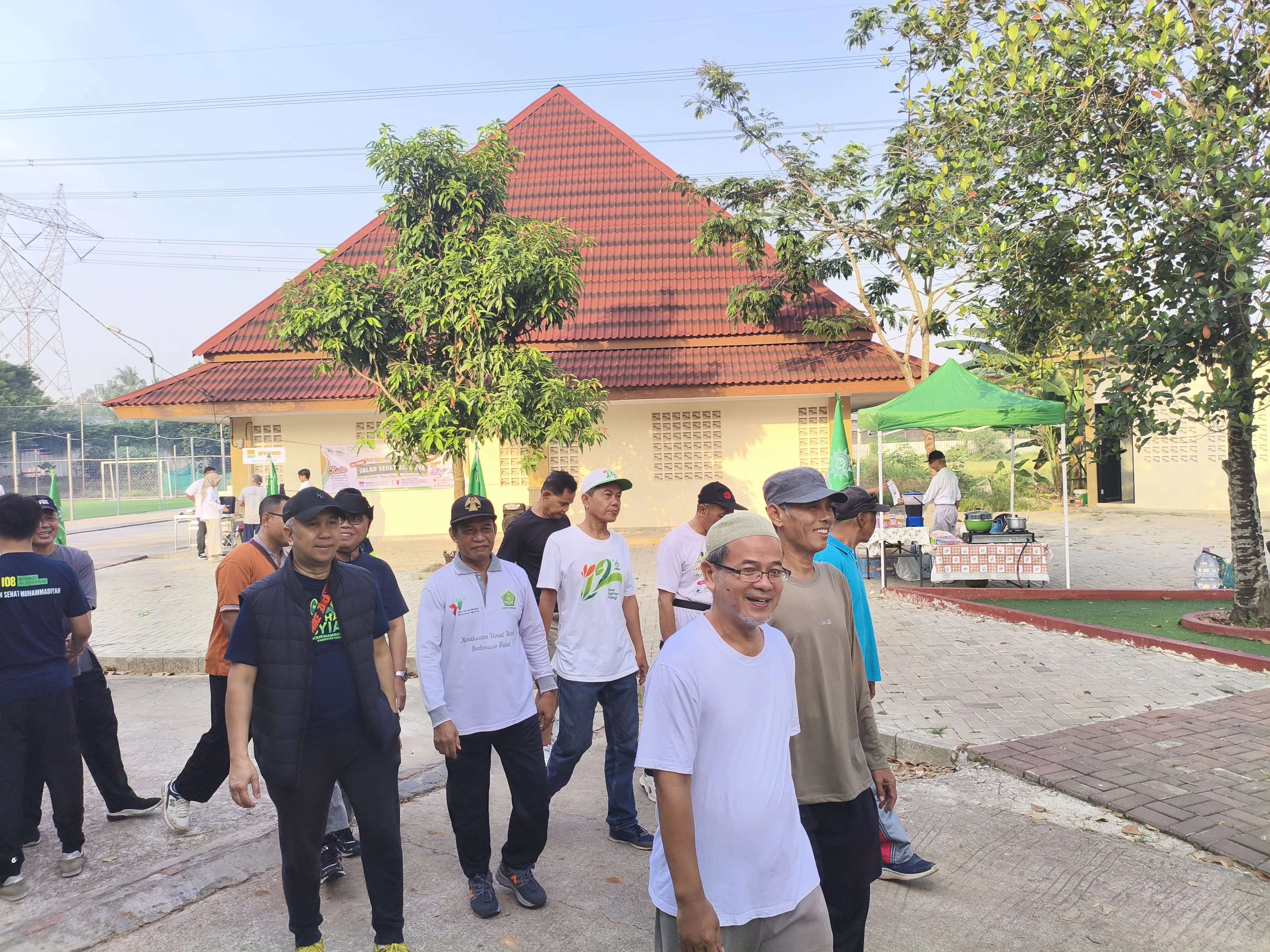 Warga Muhammadiyah Pagedangan Gelar Jalan-jalan Sehat di Perumahan Bumi Puspiptek Asri