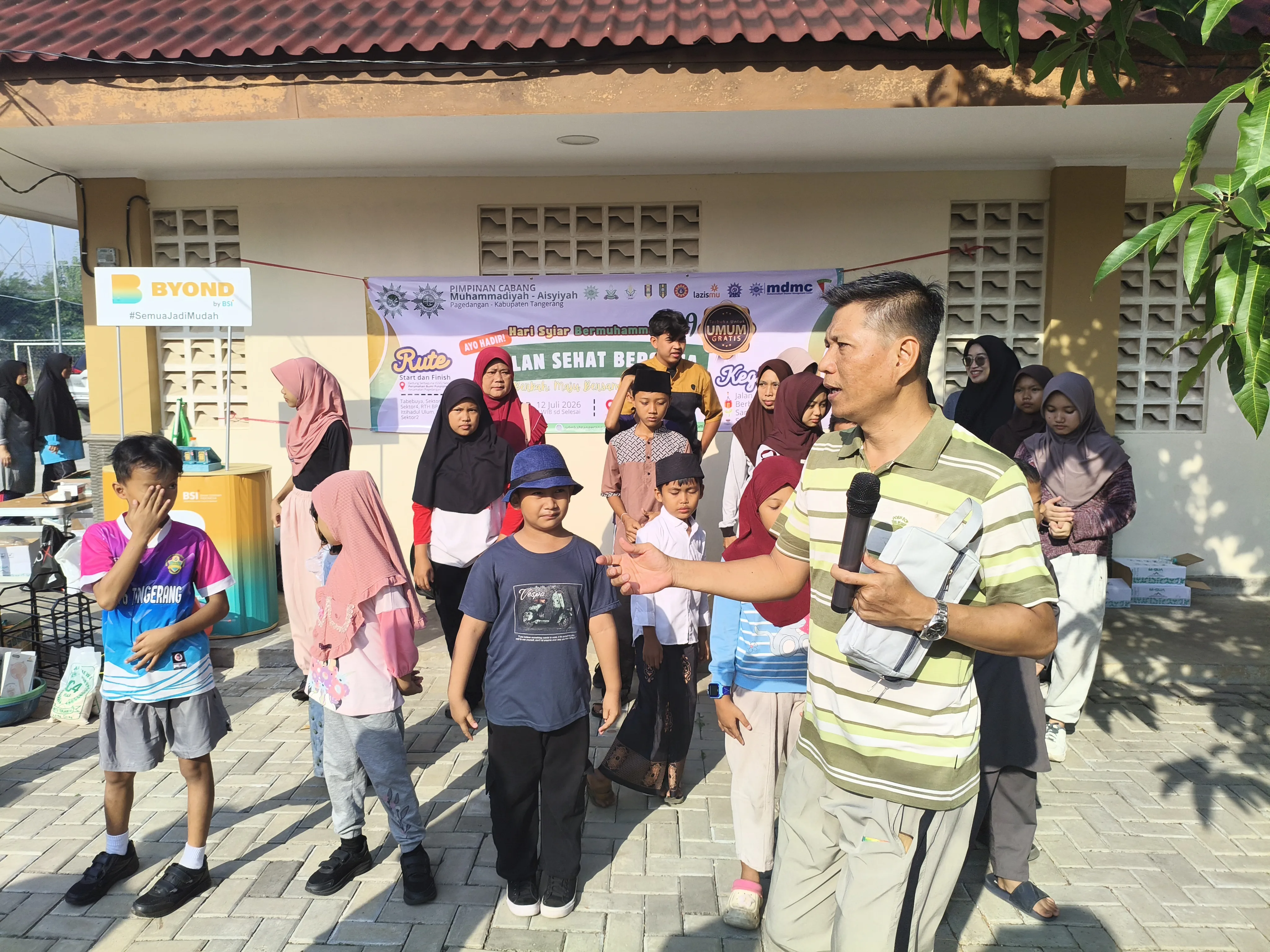 Warga Muhammadiyah Pagedangan Gelar Jalan-jalan Sehat di Perumahan Bumi Puspiptek Asri