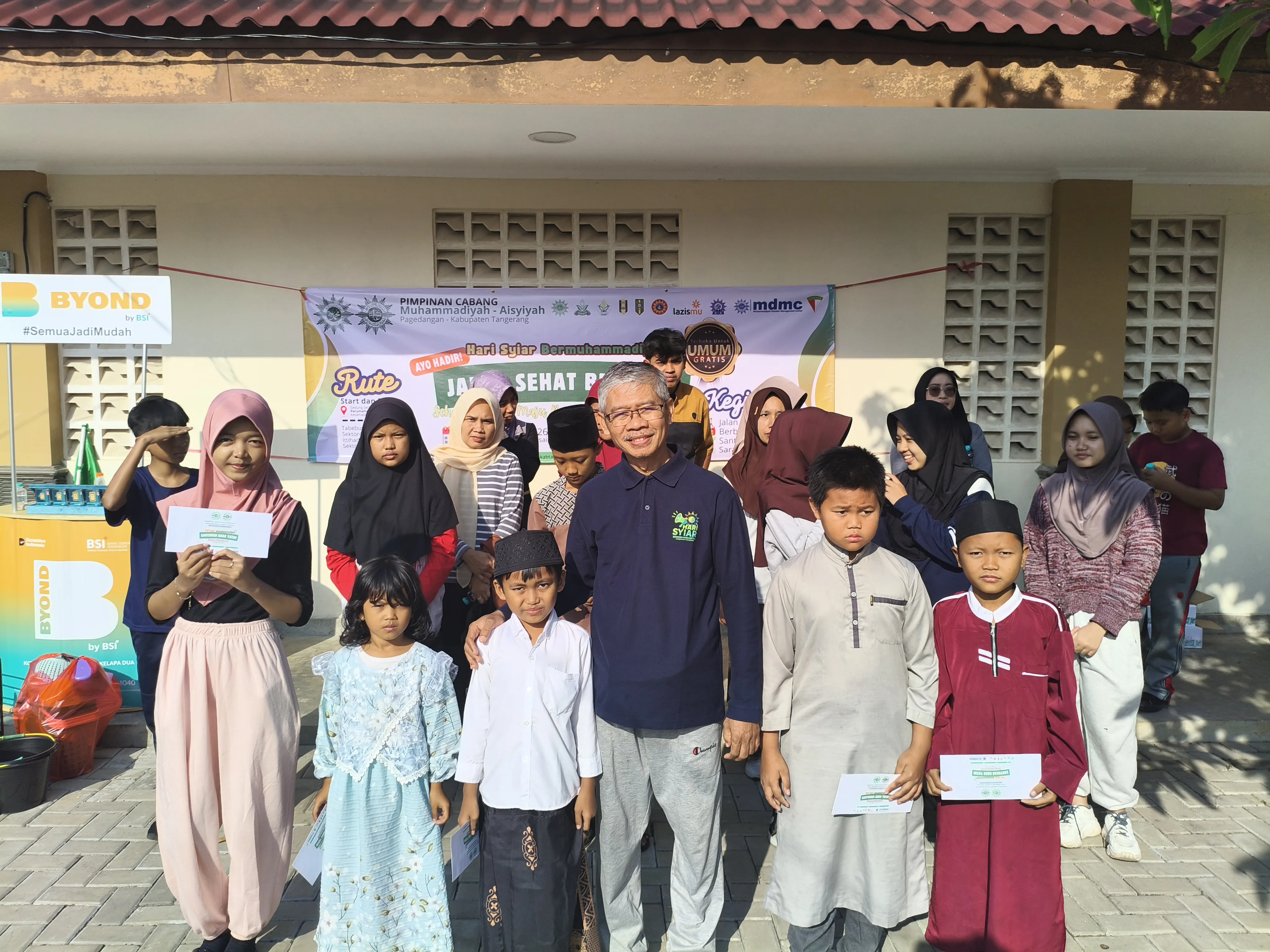 Warga Muhammadiyah Pagedangan Gelar Jalan-jalan Sehat di Perumahan Bumi Puspiptek Asri