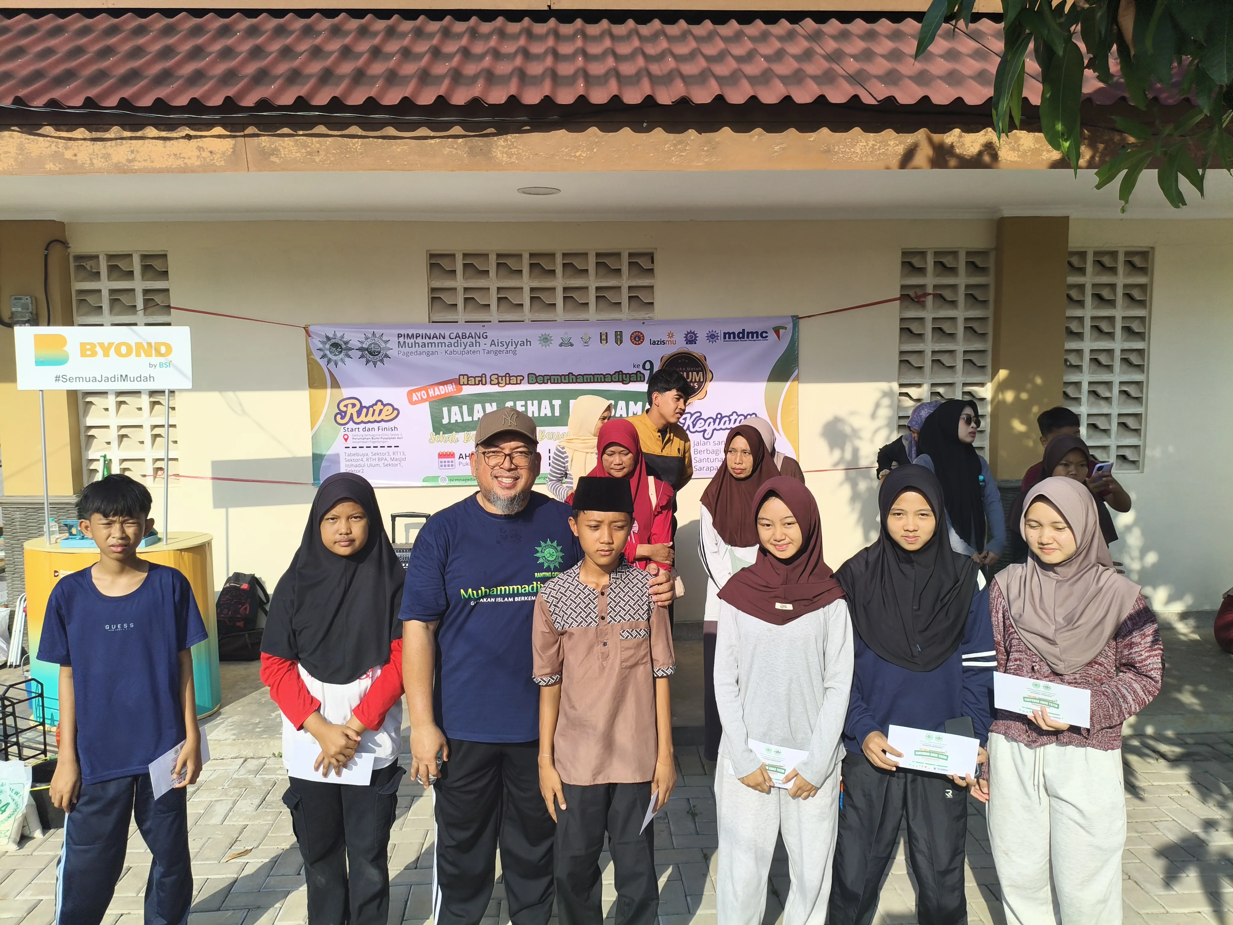 Warga Muhammadiyah Pagedangan Gelar Jalan-jalan Sehat di Perumahan Bumi Puspiptek Asri