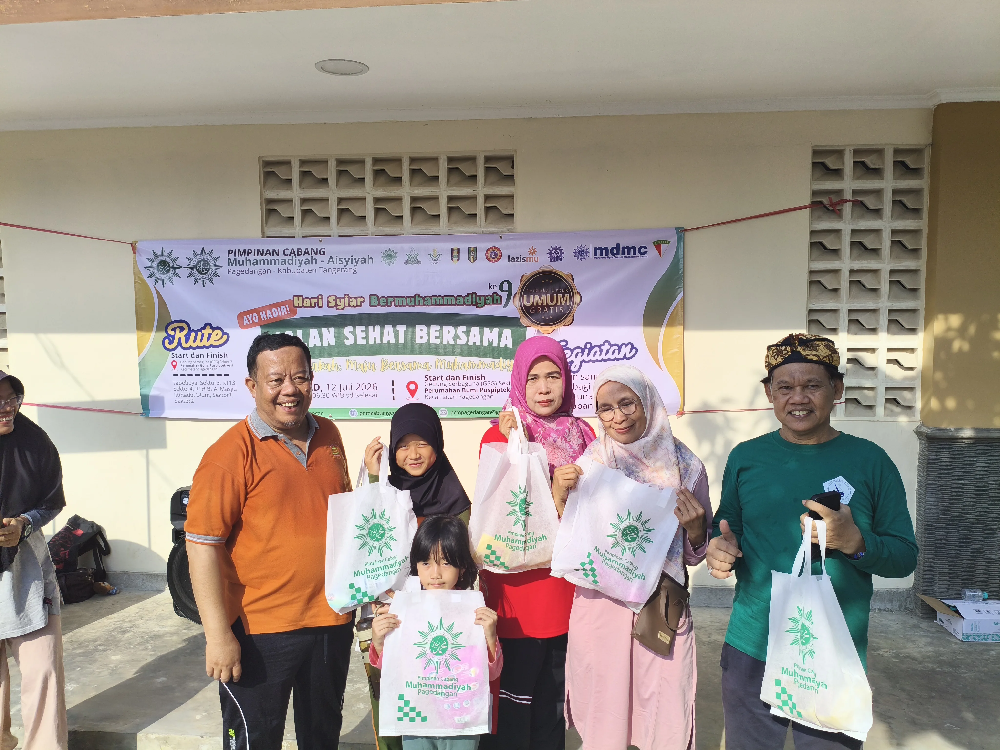 Warga Muhammadiyah Pagedangan Gelar Jalan-jalan Sehat di Perumahan Bumi Puspiptek Asri
