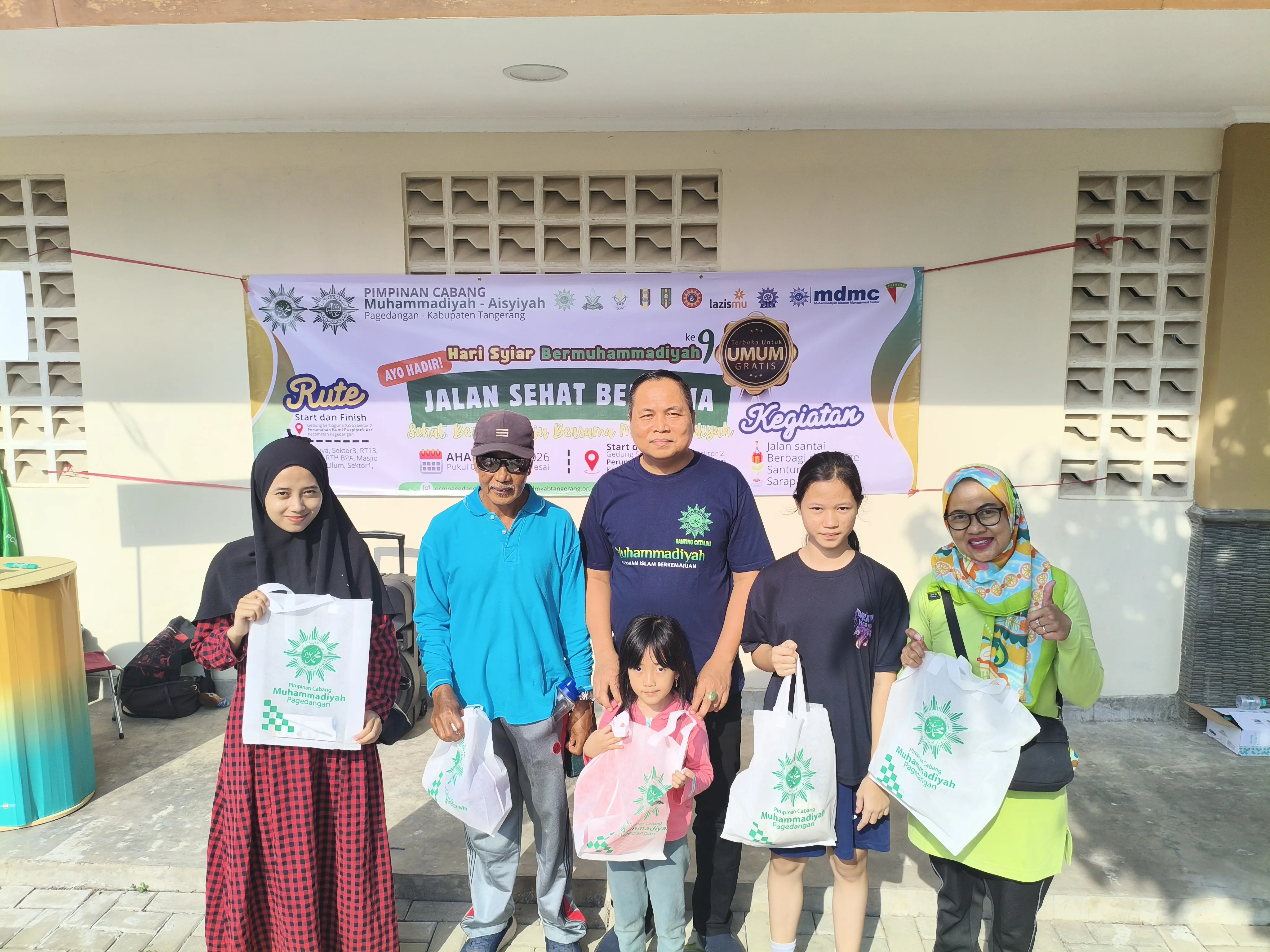 Warga Muhammadiyah Pagedangan Gelar Jalan-jalan Sehat di Perumahan Bumi Puspiptek Asri