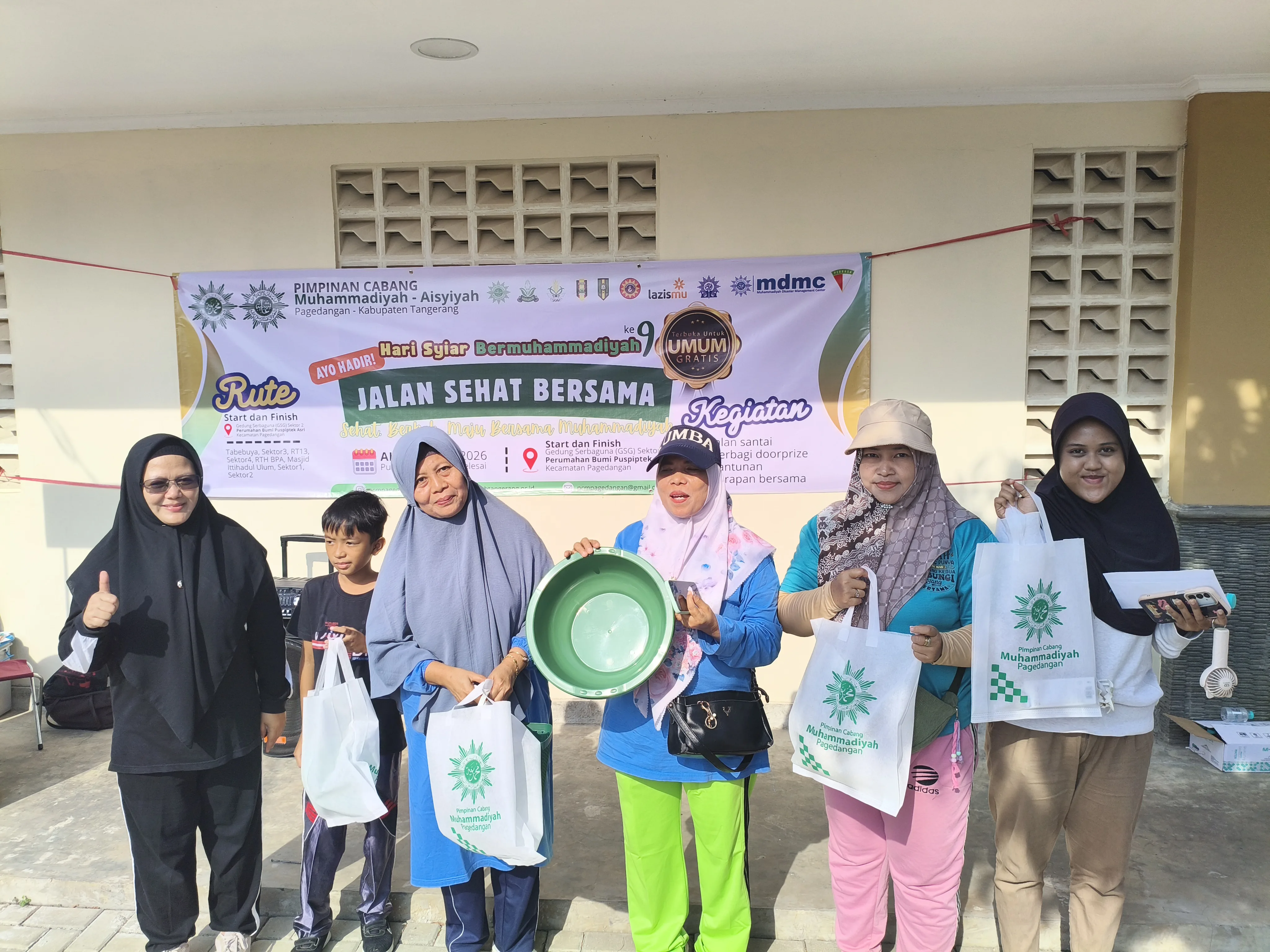 Warga Muhammadiyah Pagedangan Gelar Jalan-jalan Sehat di Perumahan Bumi Puspiptek Asri