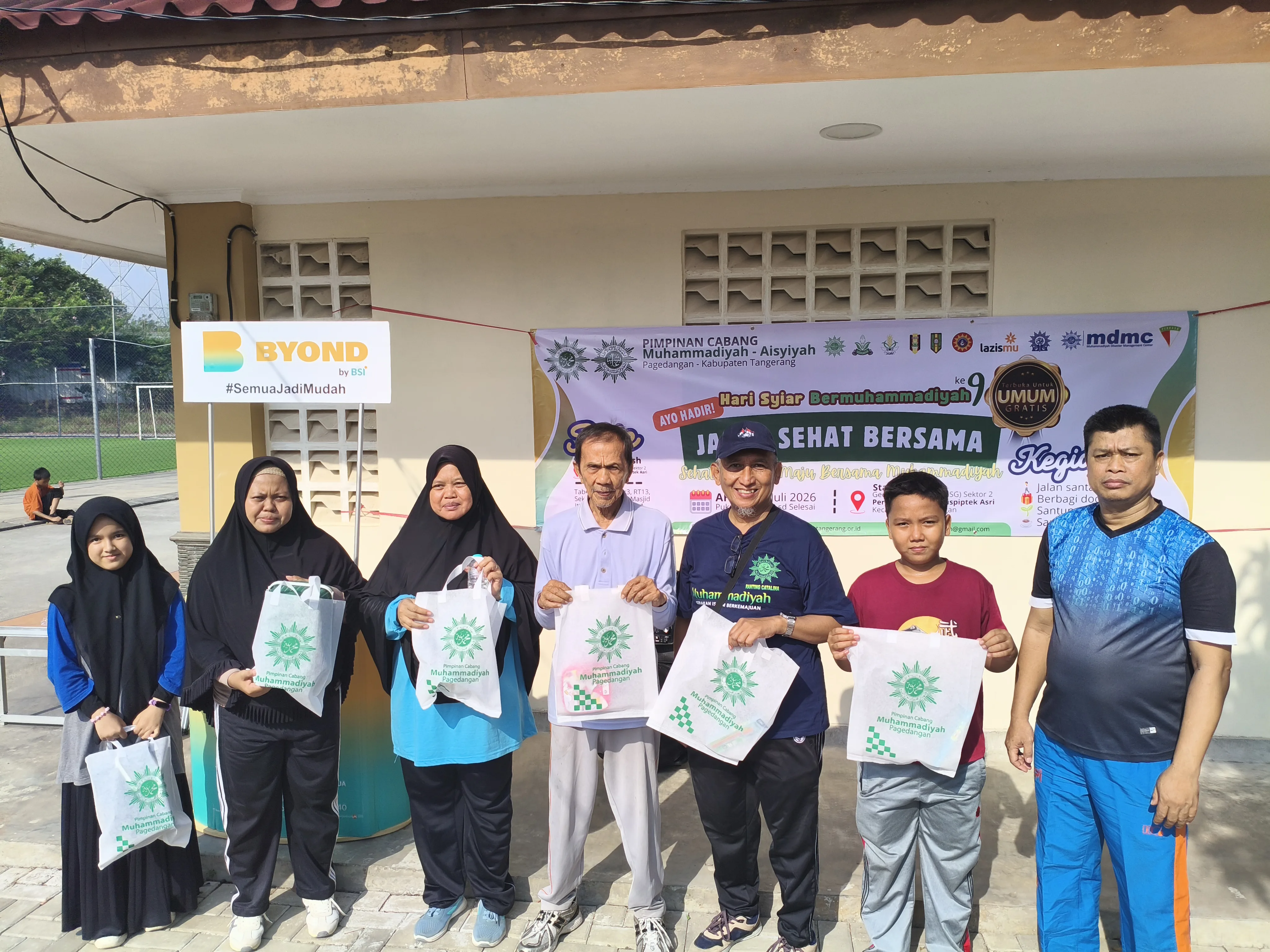 Warga Muhammadiyah Pagedangan Gelar Jalan-jalan Sehat di Perumahan Bumi Puspiptek Asri